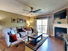 Peaceful River View Cedar Lodge 604